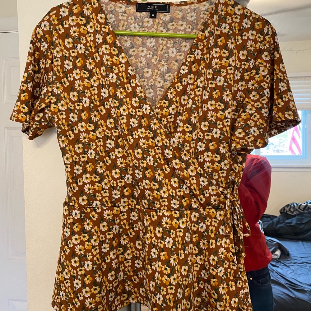 Vibe floral shirt